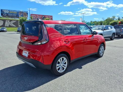Used 2025 Kia Soul LX FWD image 4