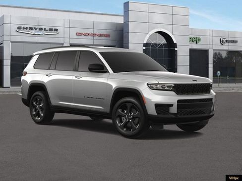 Used 2024 Jeep Grand Cherokee L Altitude AWD/4WD image 11