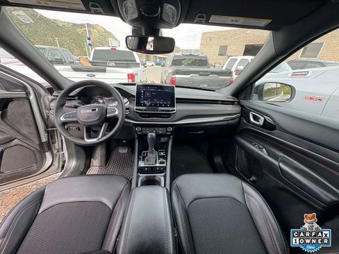 Used 2025 Jeep Compass Trailhawk AWD/4WD image 4