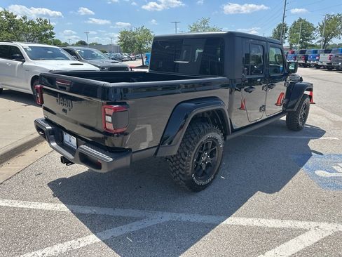 New 2025 Jeep Gladiator Willys image 28