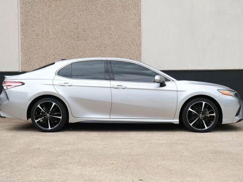 Used 2020 Toyota Camry XSE image 11