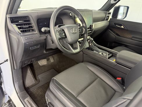 Used 2024 Lexus GX 550 w/ Accessory Package (Z1) AWD/4WD image 4