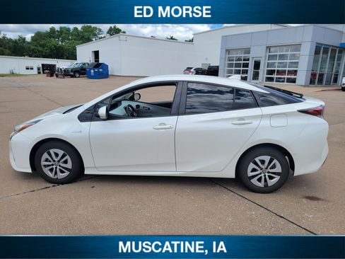 Used 2018 Toyota Prius Two w/ Prius Two Safety Plus Package FWD image 3