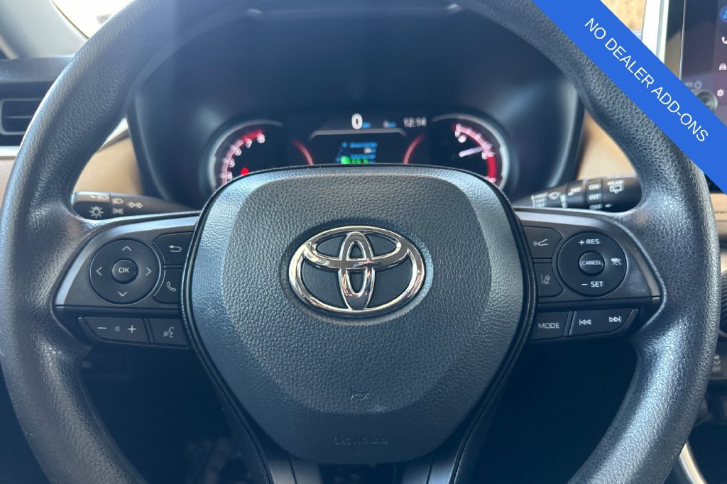 Used 2023 Toyota RAV4 XLE FWD image 25