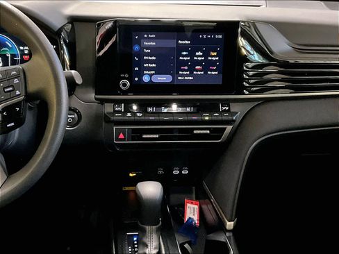 Used 2025 Toyota Camry LE image 18