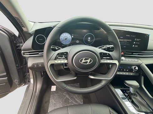 Certified 2026 Hyundai Elantra Limited FWD image 11