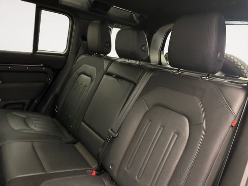 Used 2022 Land Rover Defender 110 X-Dynamic SE AWD/4WD image 12