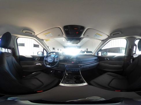Used 2026 Kia Carnival FWD image 45