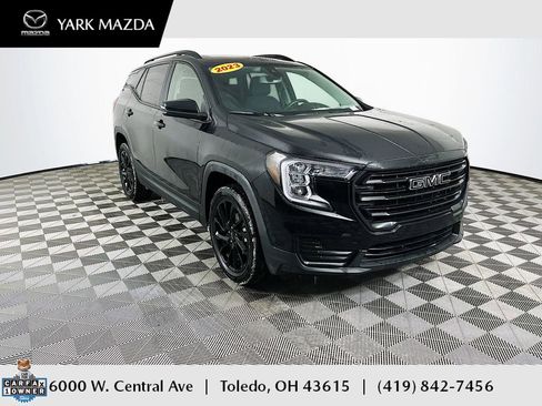 Used 2023 GMC Terrain SLE w/ Driver Convenience Package image 1