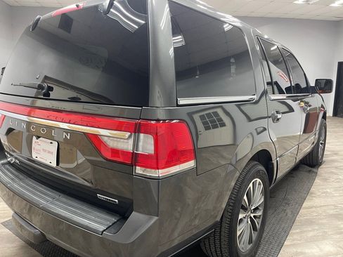Used 2016 Lincoln Navigator Select RWD image 10