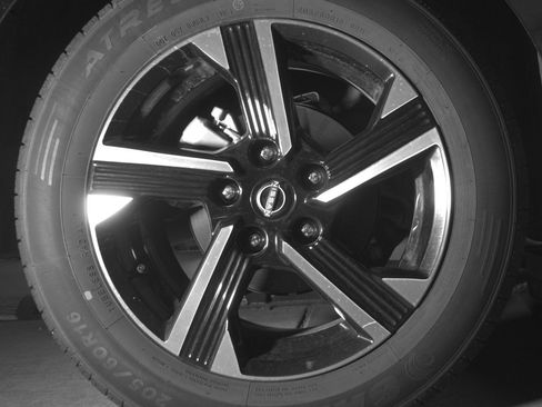 Used 2025 Nissan Sentra SV FWD image 15