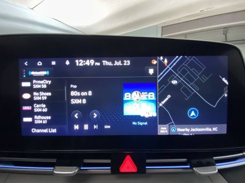 Used 2023 Hyundai Elantra Limited FWD image 16