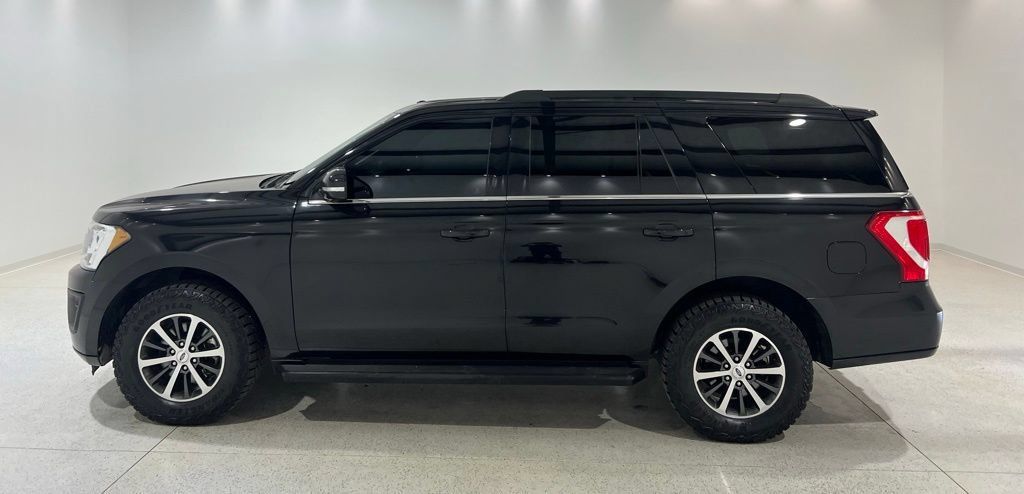 Used 2019 Ford Expedition XLT w/ Equipment Group 201A AWD/4WD image 2
