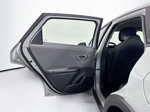 Used 2025 Kia K4 LXS image 25