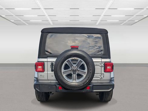 Used 2018 Jeep Wrangler Unlimited Sahara image 4