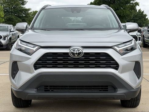 Used 2025 Toyota RAV4 XLE FWD image 8