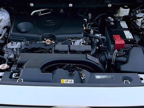 Used 2021 Toyota RAV4 XLE Premium AWD/4WD image 33