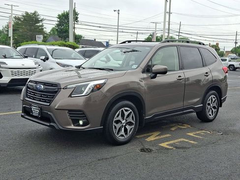 Used 2024 Subaru Forester Premium AWD/4WD image 3
