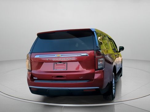 Used 2021 Chevrolet Suburban LT RWD image 25
