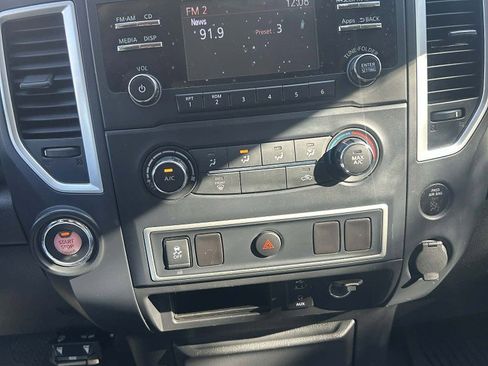 Used 2017 Nissan Titan S image 8