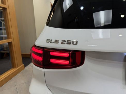 Certified 2025 Mercedes-Benz GLB 250 image 24