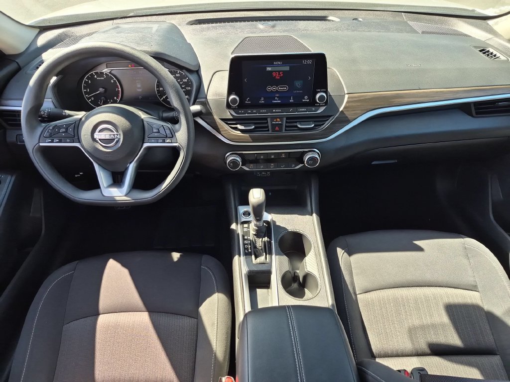 Used 2025 Nissan Altima 2.5 SV FWD image 26