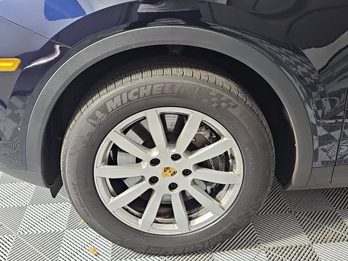 Used 2021 Porsche Cayenne AWD/4WD image 10