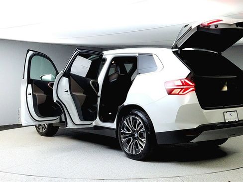 Used 2025 BMW X3 xDrive30i w/ Convenience Package image 11