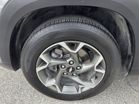 Used 2025 Chevrolet Trax LT w/ Driver Confidence Package FWD image 19