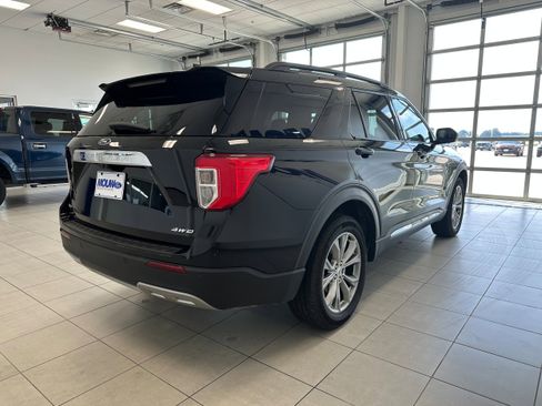 Used 2023 Ford Explorer XLT w/ Equipment Group 202A image 5