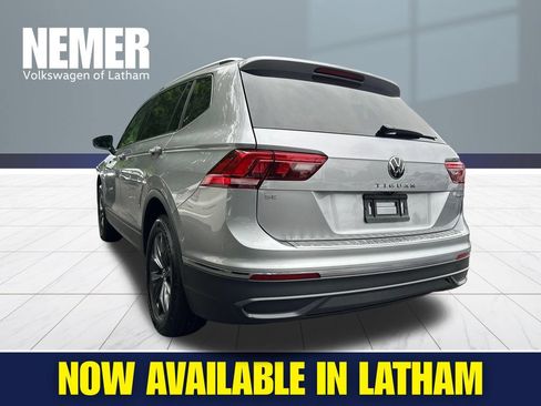 Certified 2024 Volkswagen Tiguan SE AWD/4WD image 2