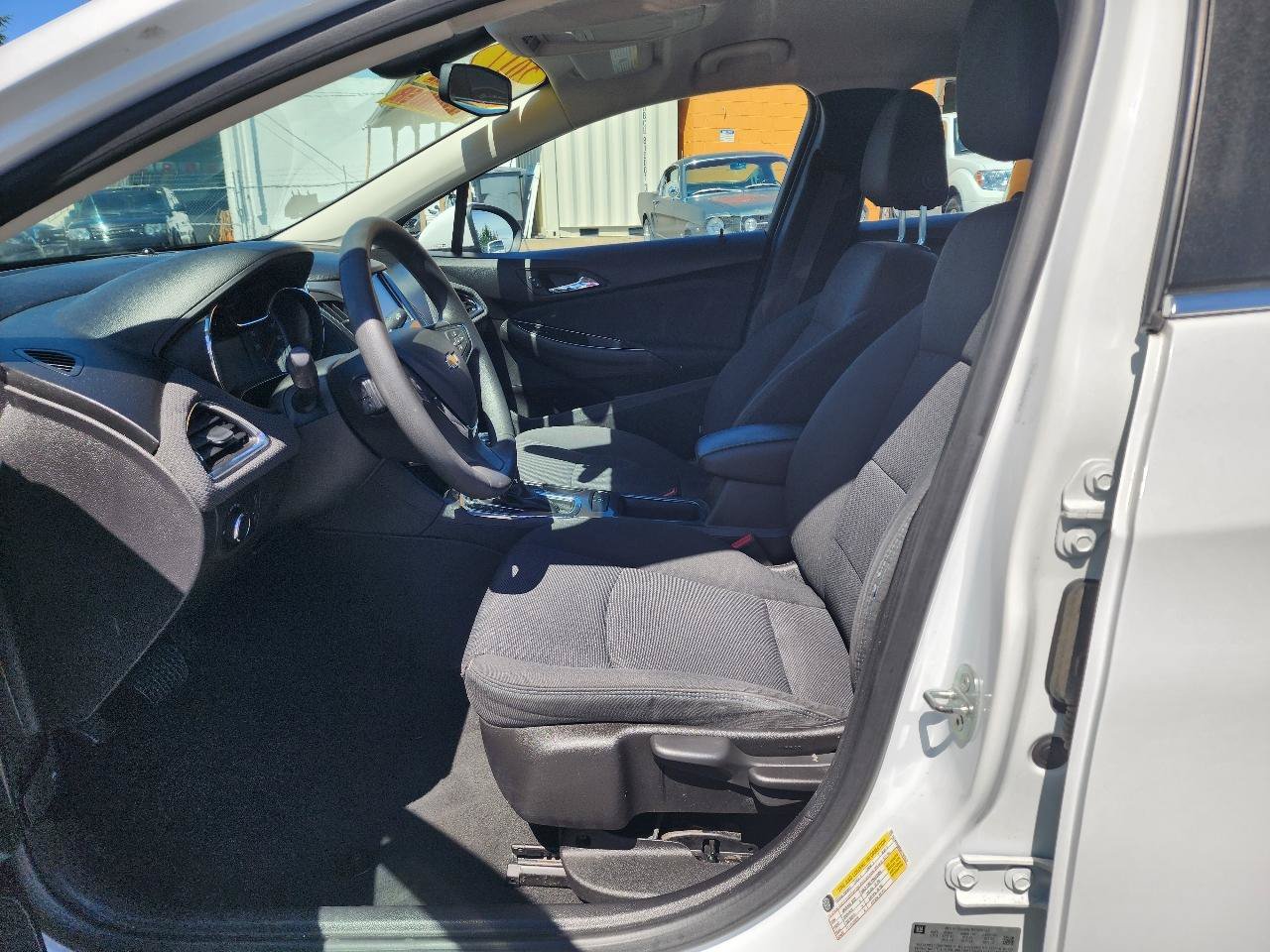 Used 2017 Chevrolet Cruze LT FWD image 13