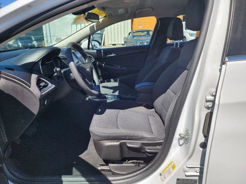 Used 2017 Chevrolet Cruze LT FWD image 13