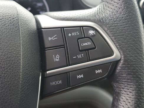 Used 2022 Toyota Sienna Limited image 28