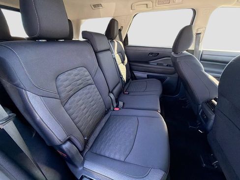 Used 2025 Nissan Pathfinder SV FWD image 27