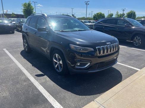 Used 2019 Jeep Cherokee Limited w/ Luxury Group FWD image 3