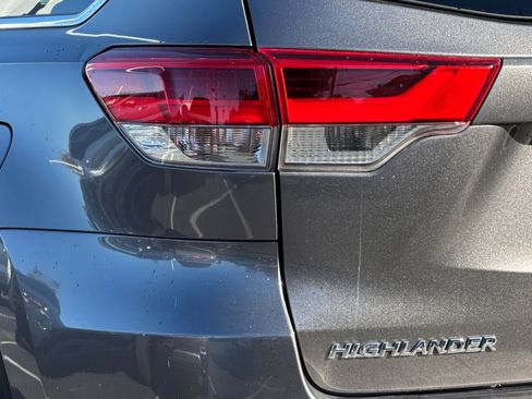 Certified 2018 Toyota Highlander XLE image 14