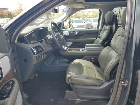 Used 2024 Lincoln Navigator Black Label AWD/4WD image 12