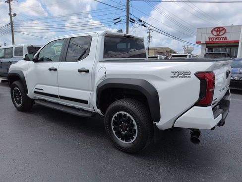 Used 2024 Toyota Tacoma TRD Off-Road AWD/4WD image 3