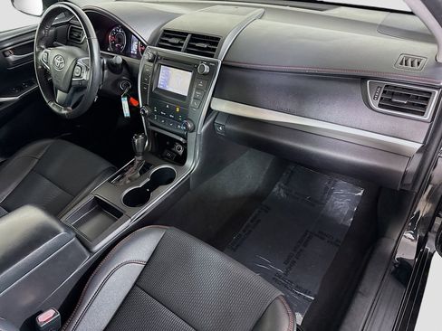 Used 2016 Toyota Camry SE FWD image 29