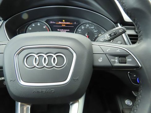 Used 2023 Audi Q5 2.0T Premium w/ Convenience Package image 12