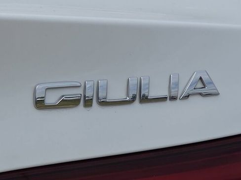 Used 2023 Alfa Romeo Giulia Sprint RWD image 12
