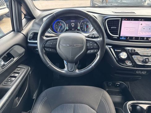 Used 2021 Chrysler Pacifica Touring w/ S Appearance Package AWD/4WD image 13