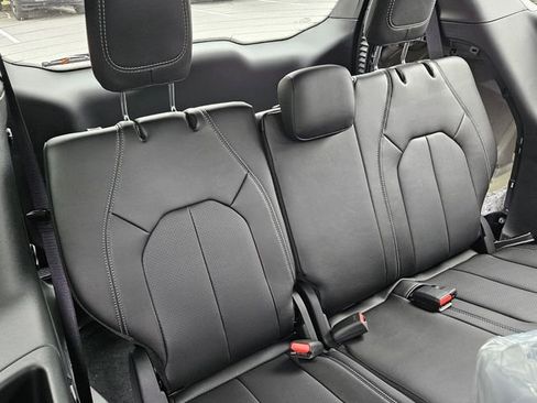 New 2025 Chrysler Pacifica Select image 15