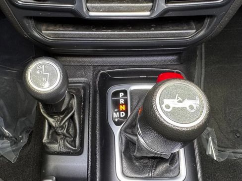 Used 2018 Jeep Wrangler Sport AWD/4WD image 34