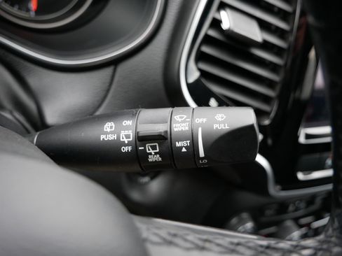 Used 2019 Jeep Cherokee Limited AWD/4WD image 29