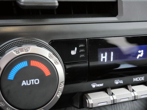 Certified 2025 Toyota Tacoma TRD Off-Road image 32