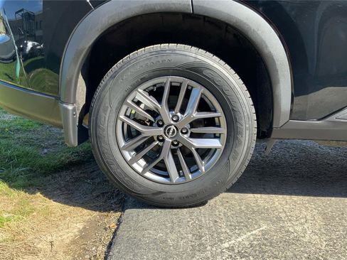 Used 2024 Nissan Rogue S image 26