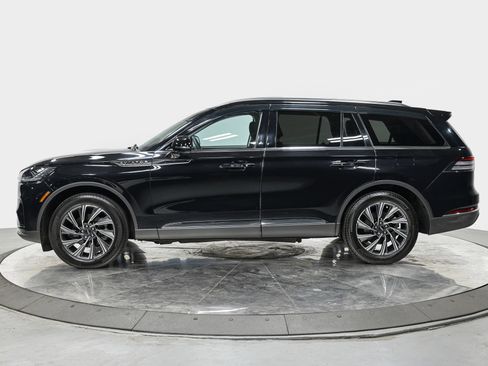 Used 2025 Lincoln Aviator AWD image 2