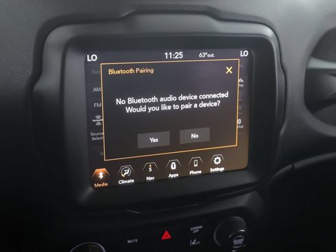 Used 2023 Jeep Renegade Latitude AWD/4WD image 4